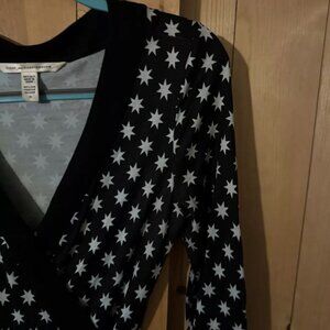 Vintage Y2K DVF Diane Von Furstenberg star dress SIZE 10. 100% SILK WRAP DRESS